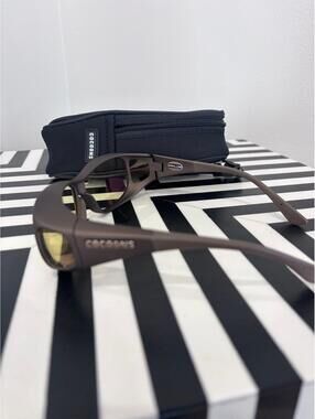 Cocoons Polarized Fit Over Sunglasses Brown Frame Amber Lens Size M w/ Case